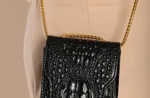 Borsa a mano piccola con fantasia pelle di coccodrillo, nera